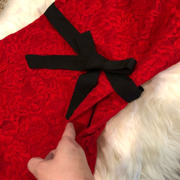 🎉🎉HP 9/3🎉🎉BB Dakota Red NEVE Lace Romper - Picture 5 of 8